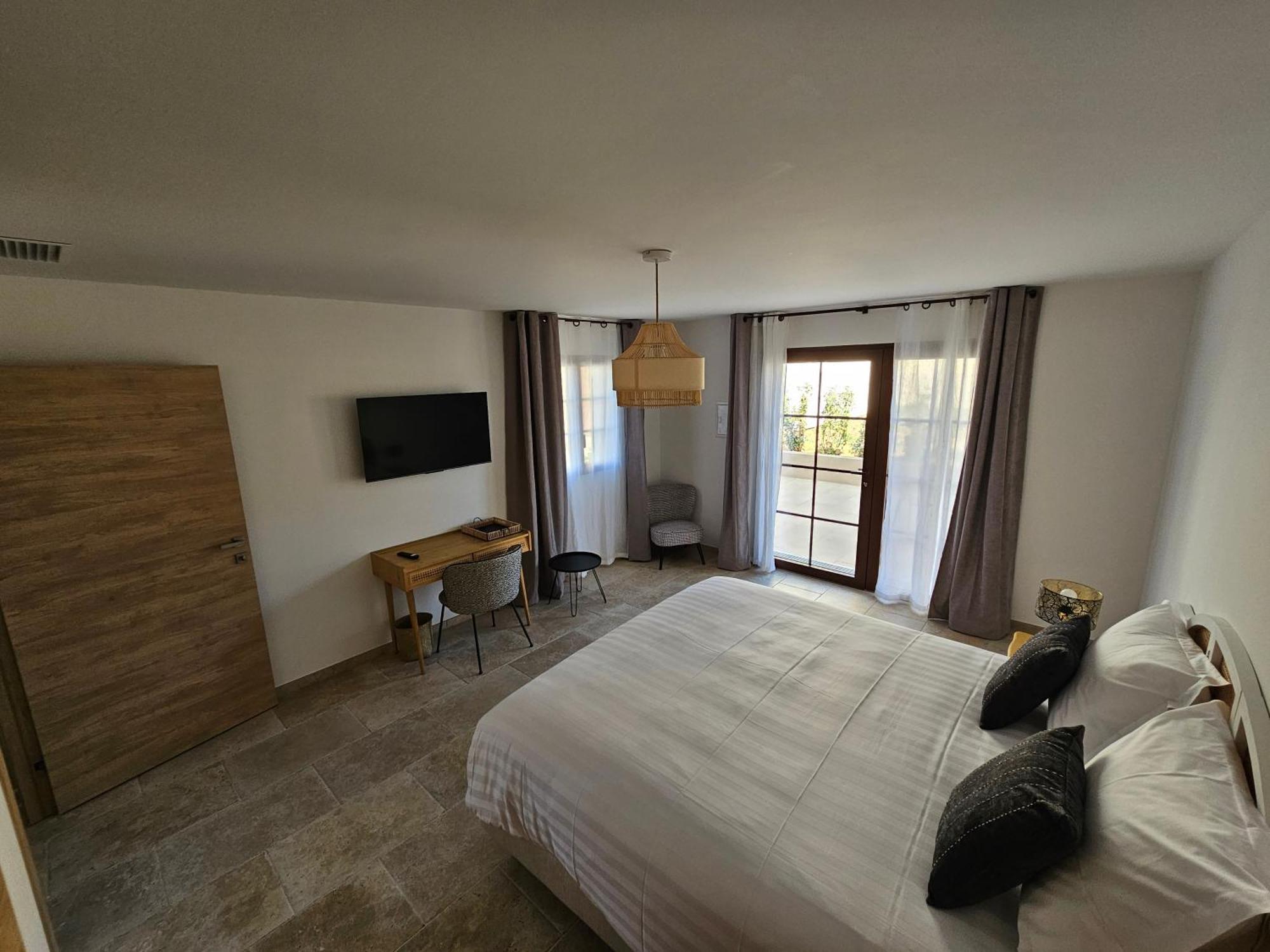 Hotel Le Baguier à La Roquebrussanne Extérieur photo