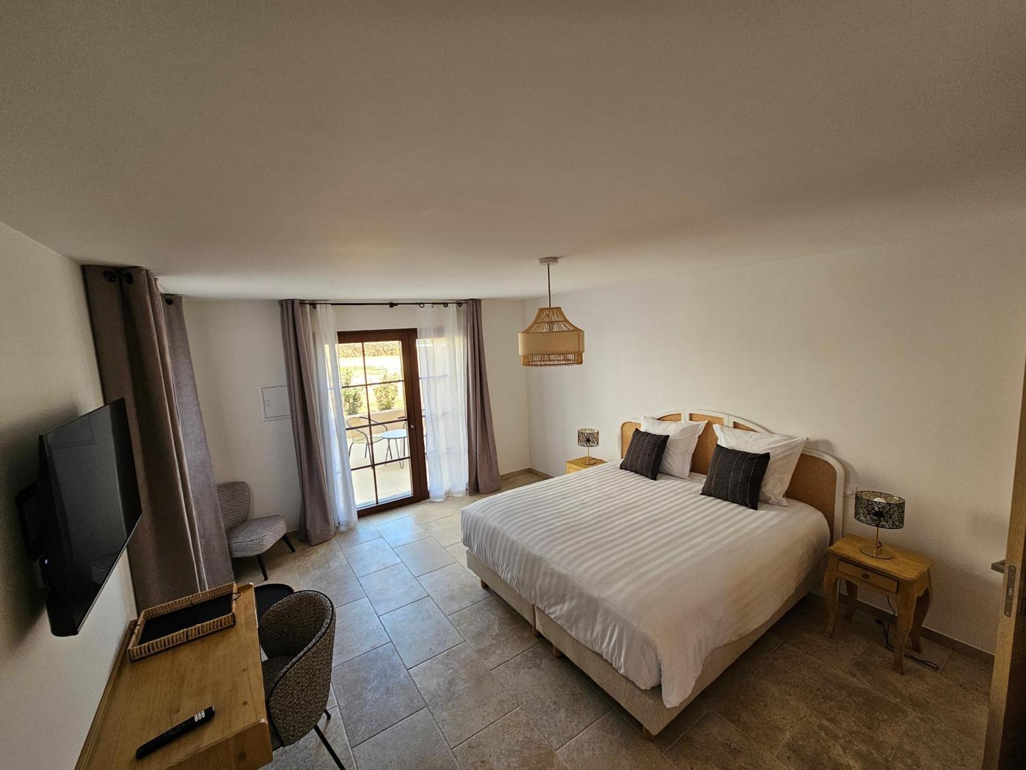 Hotel Le Baguier à La Roquebrussanne Extérieur photo